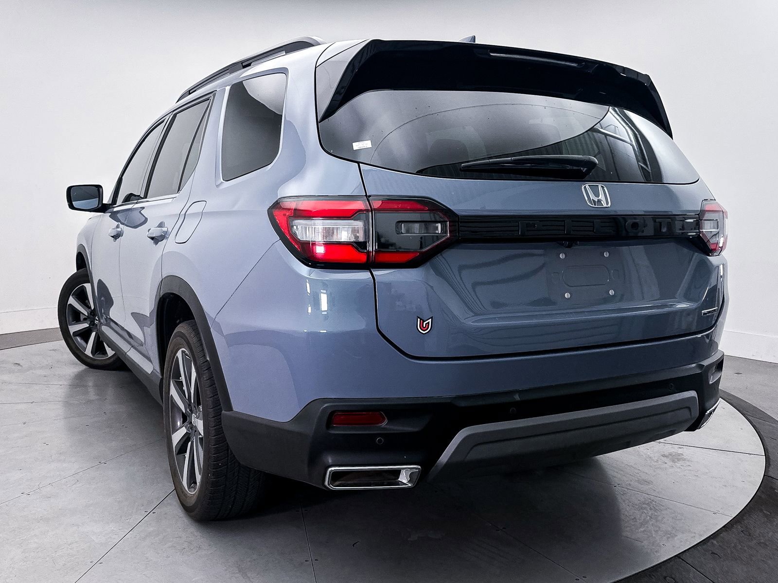 Used 2023 Honda Pilot Touring image 11