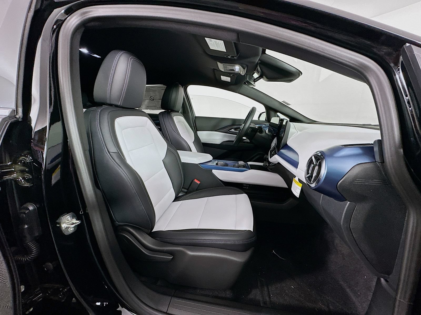 New 2026 Chevrolet Equinox EV LT AWD/4WD image 29