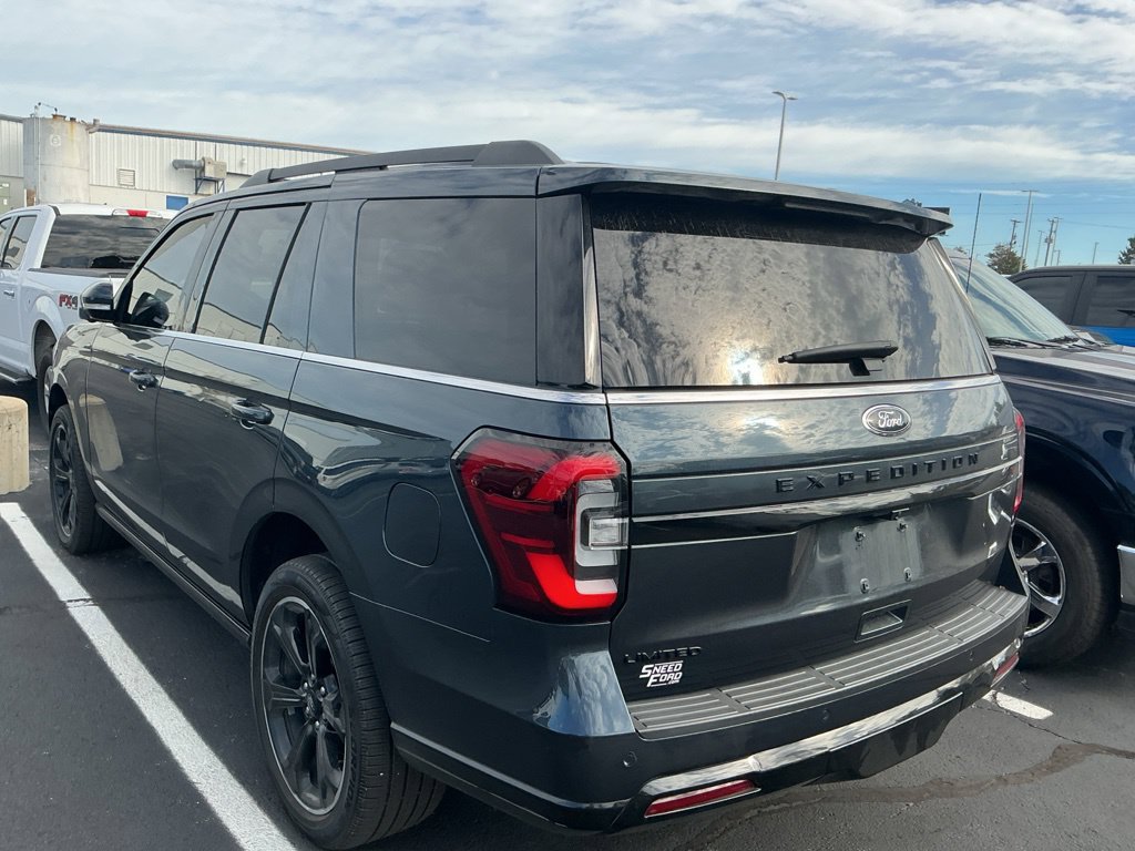 Used 2022 Ford Expedition Limited AWD/4WD image 5