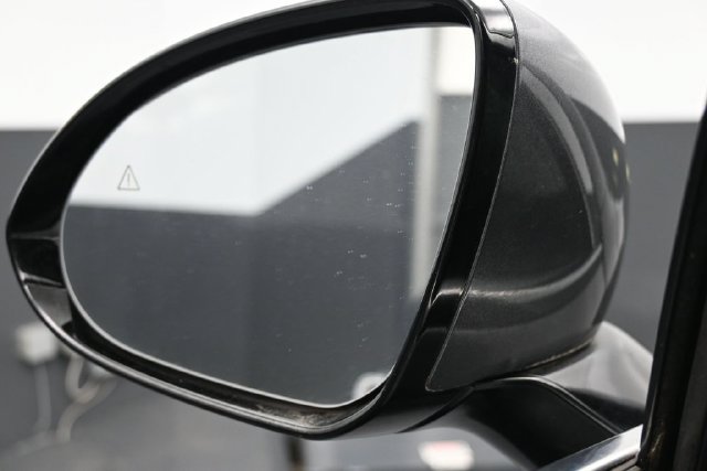 Used 2022 Genesis GV70 2.5T AWD/4WD image 4