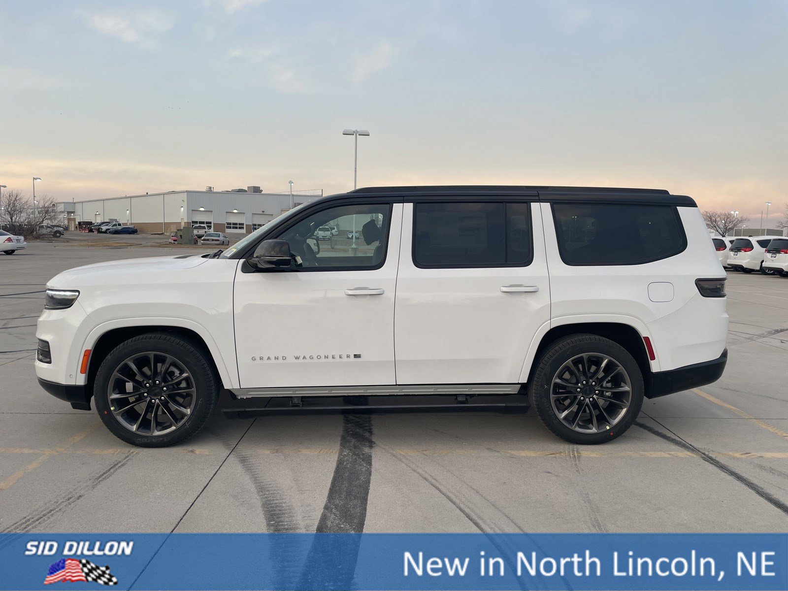 New 2025 Jeep Grand Wagoneer Series II Obsidian w/ Quick Order Packagew 28T image 2