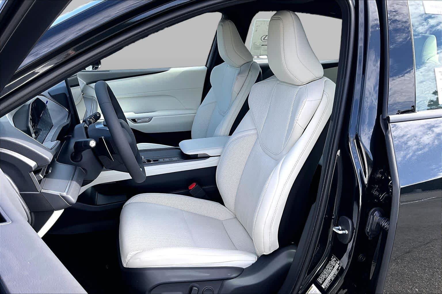 New 2026 Lexus ES 350e FWD image 18