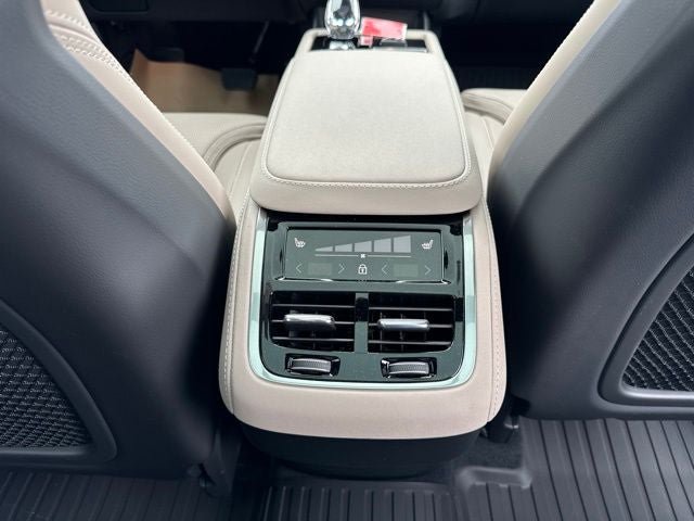 Used 2025 Volvo XC90 B6 Ultra w/ Protection Package Premier AWD/4WD image 26