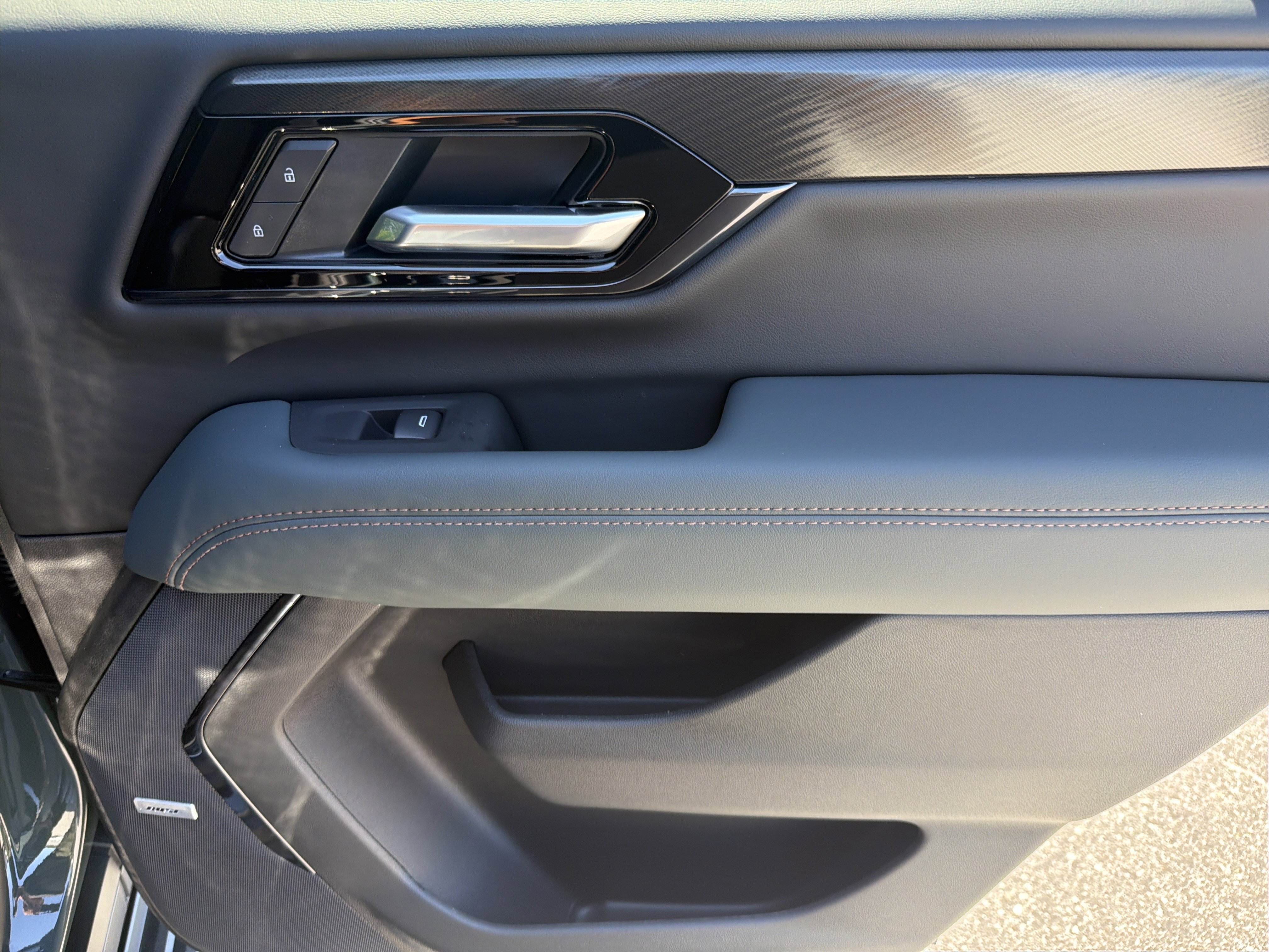 New 2026 GMC Yukon AT4 w/ AT4 Premium Package AWD/4WD image 18