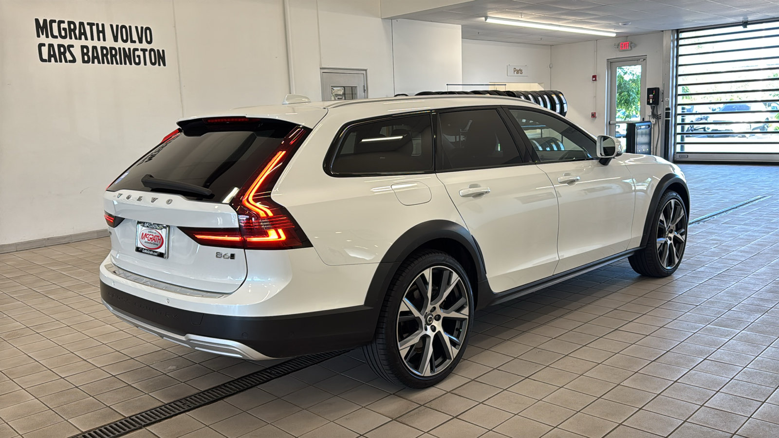 Used 2025 Volvo V90 B6 Cross Country Ultra w/ Protection Package Premier AWD/4WD image 5