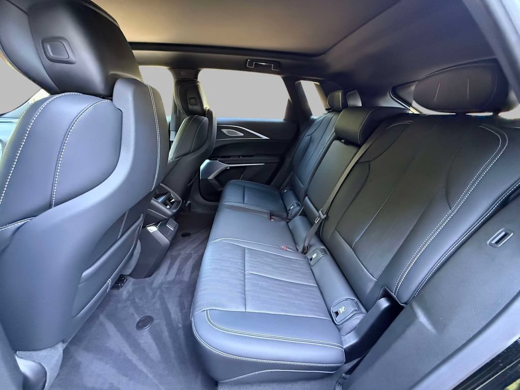 Used 2024 Cadillac Lyriq Luxury AWD/4WD image 19