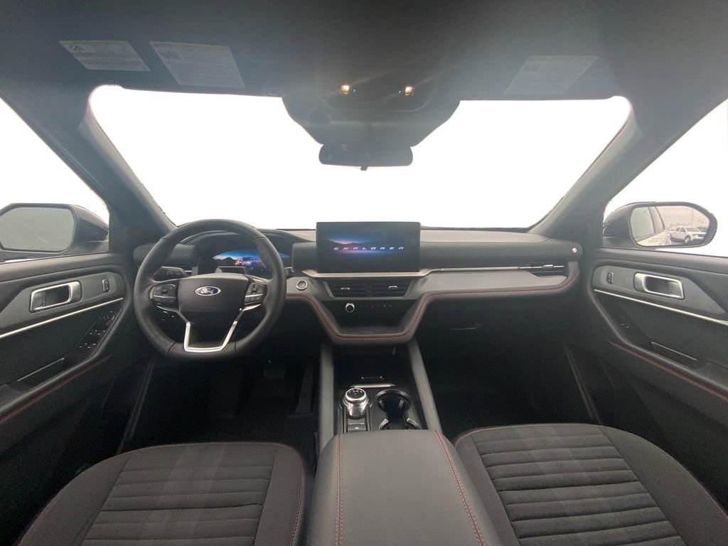 Used 2025 Ford Explorer ST-Line w/ ST-Line Street Pack image 14