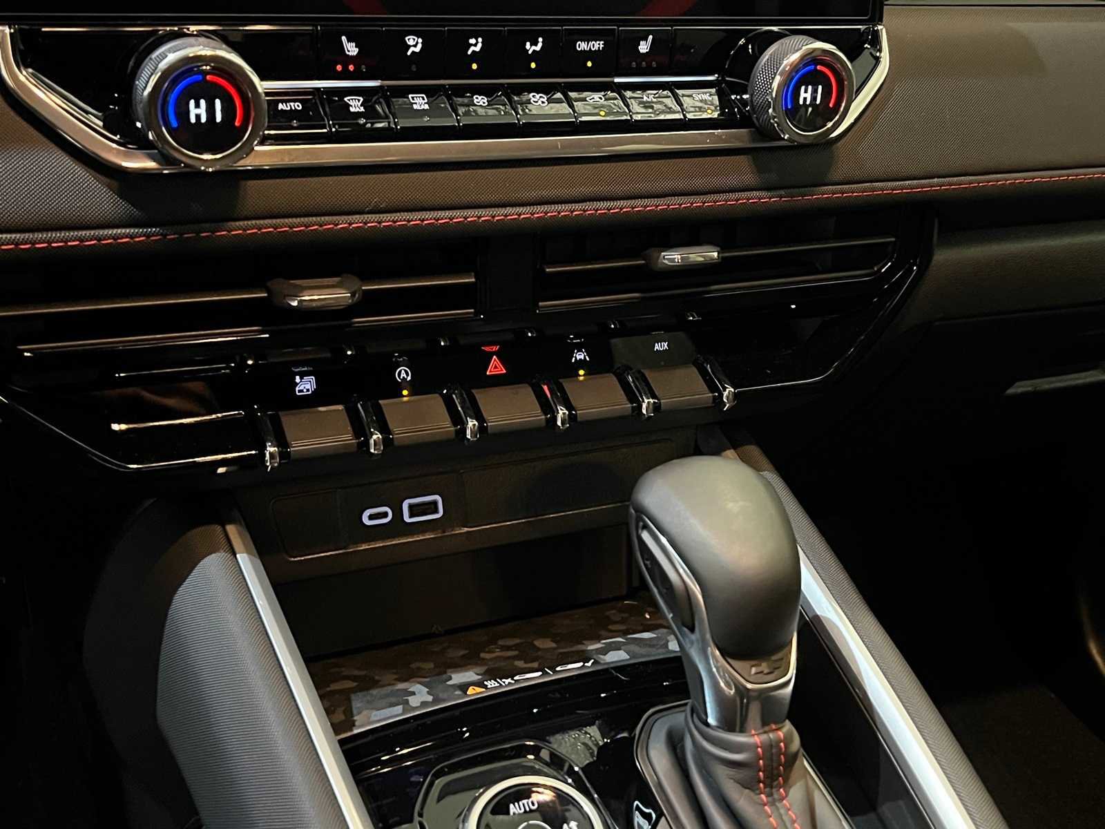 Used 2024 Chevrolet Colorado Z71 w/ Z71 Convenience Package 2 image 23