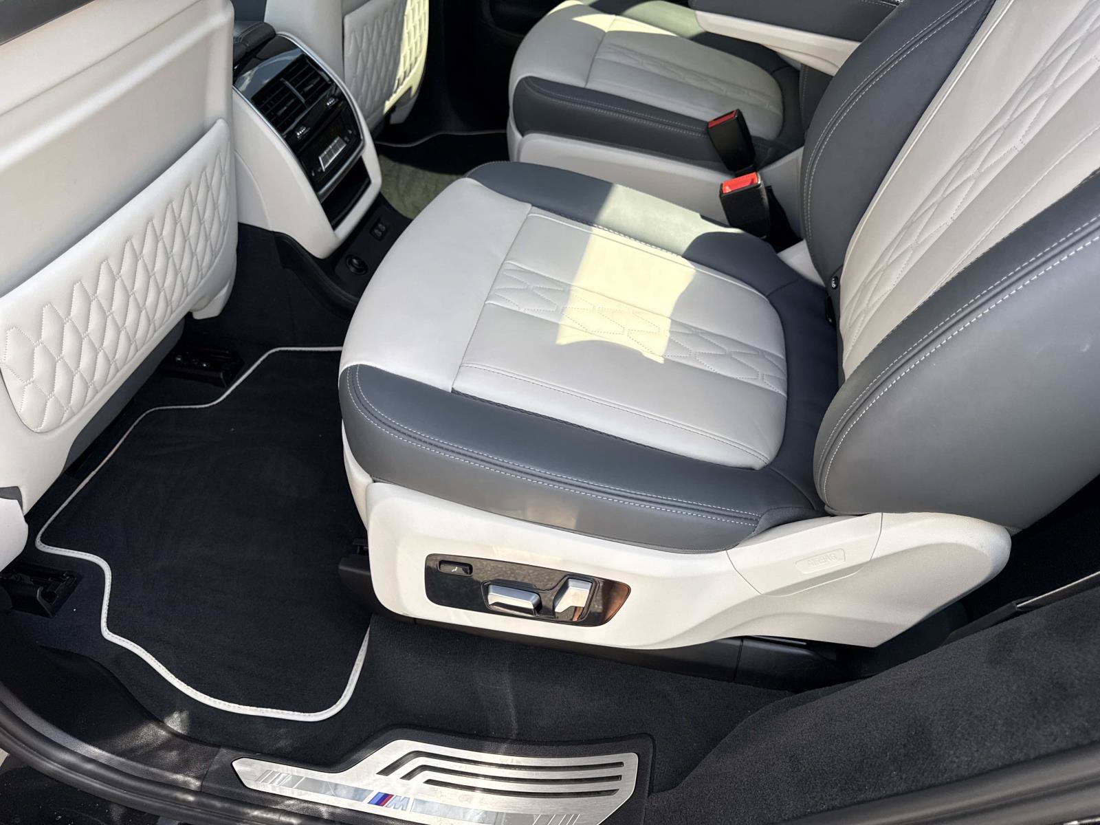 Used 2023 BMW X7 M60i w/ Executive Package AWD/4WD image 10