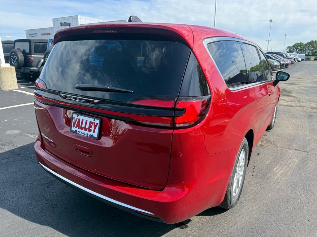 New 2027 Chrysler Pacifica Select FWD image 6