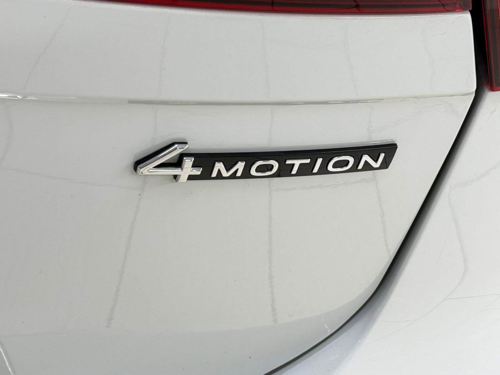 Used 2024 Volkswagen Tiguan Wolfsburg Edition image 30