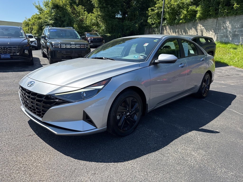 Used 2023 Hyundai Elantra SEL image 3
