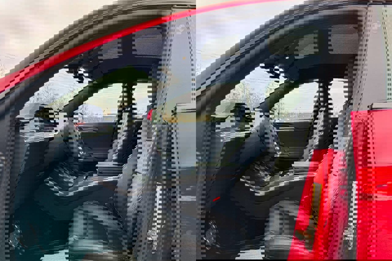 Used 2021 Tesla Model S Plaid image 25