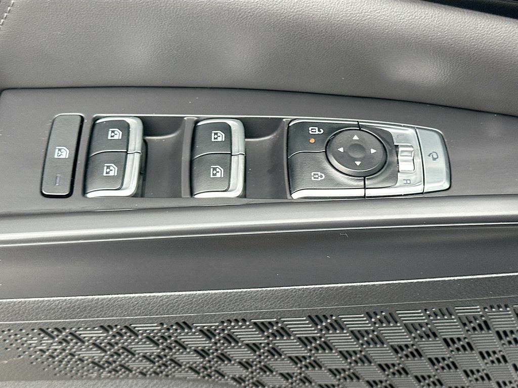 Certified 2025 Kia Carnival SX Prestige FWD image 18