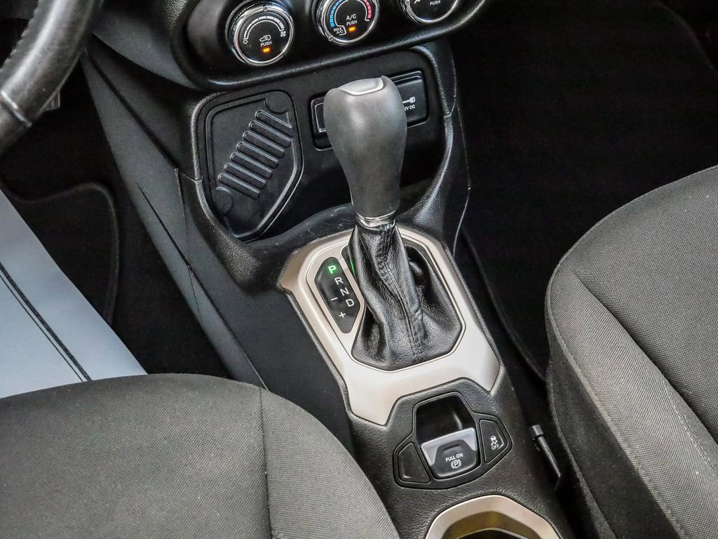 Used 2017 Jeep Renegade Latitude image 23