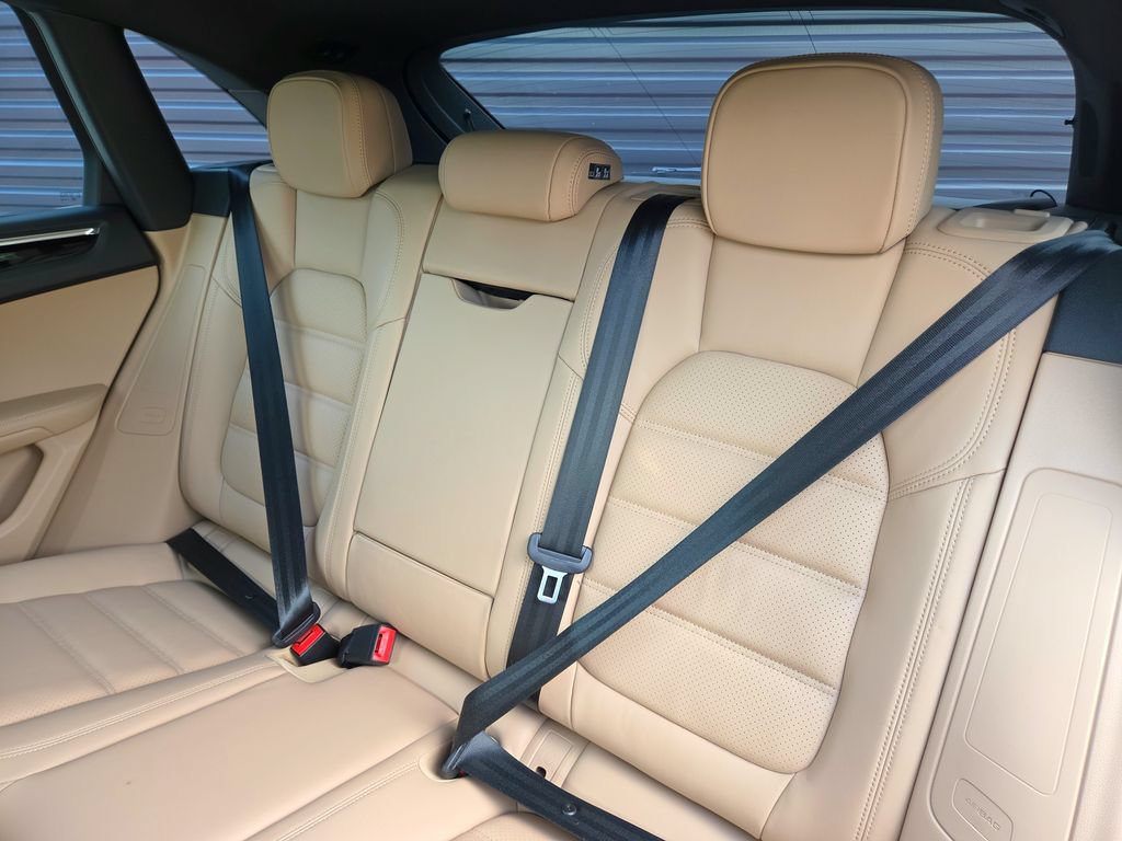 Certified 2026 Porsche Macan AWD/4WD image 16