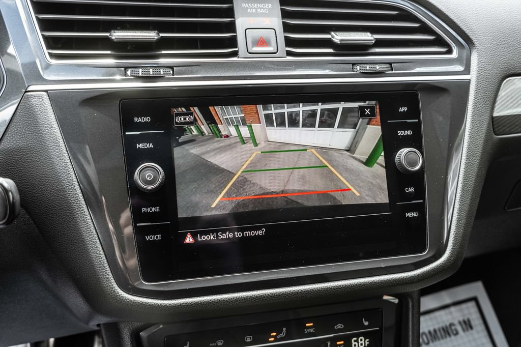 Used 2022 Volkswagen Tiguan SE R-Line AWD/4WD image 9