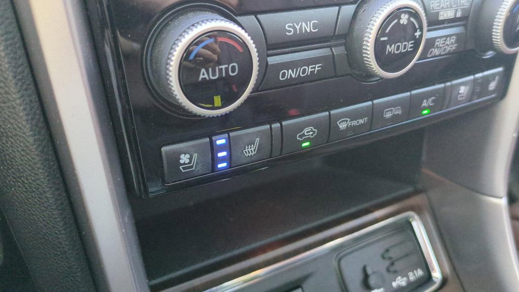 Used 2020 Subaru Ascent Touring w/ Popular Package #2 image 21