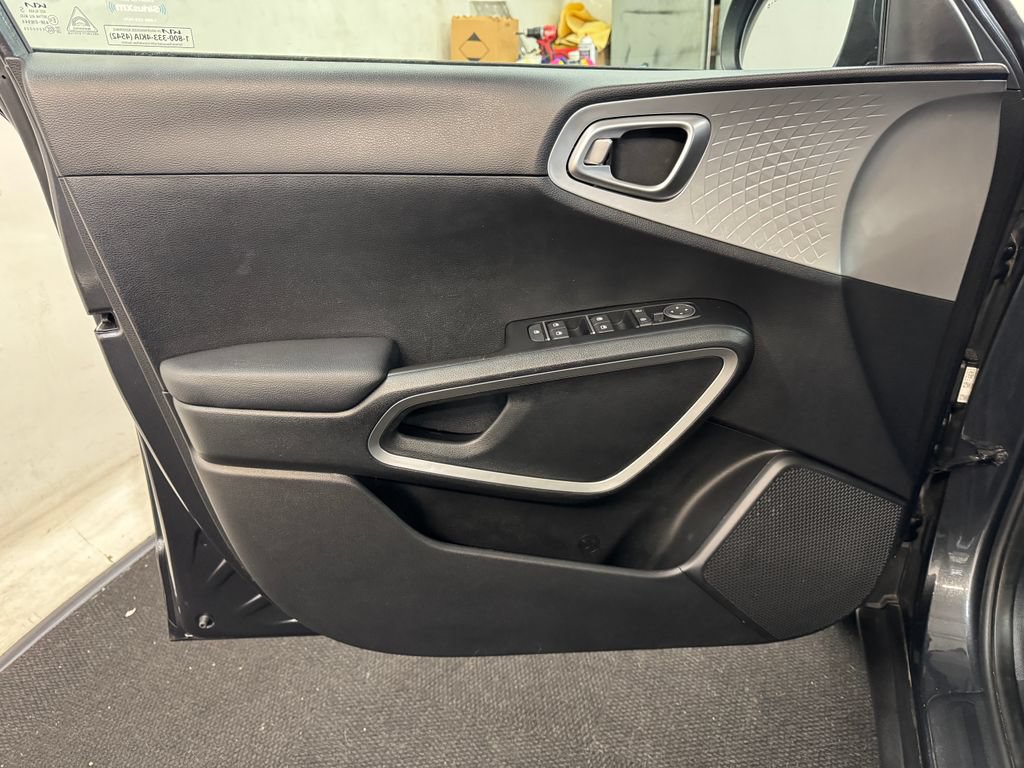Used 2023 Kia Soul S FWD image 14
