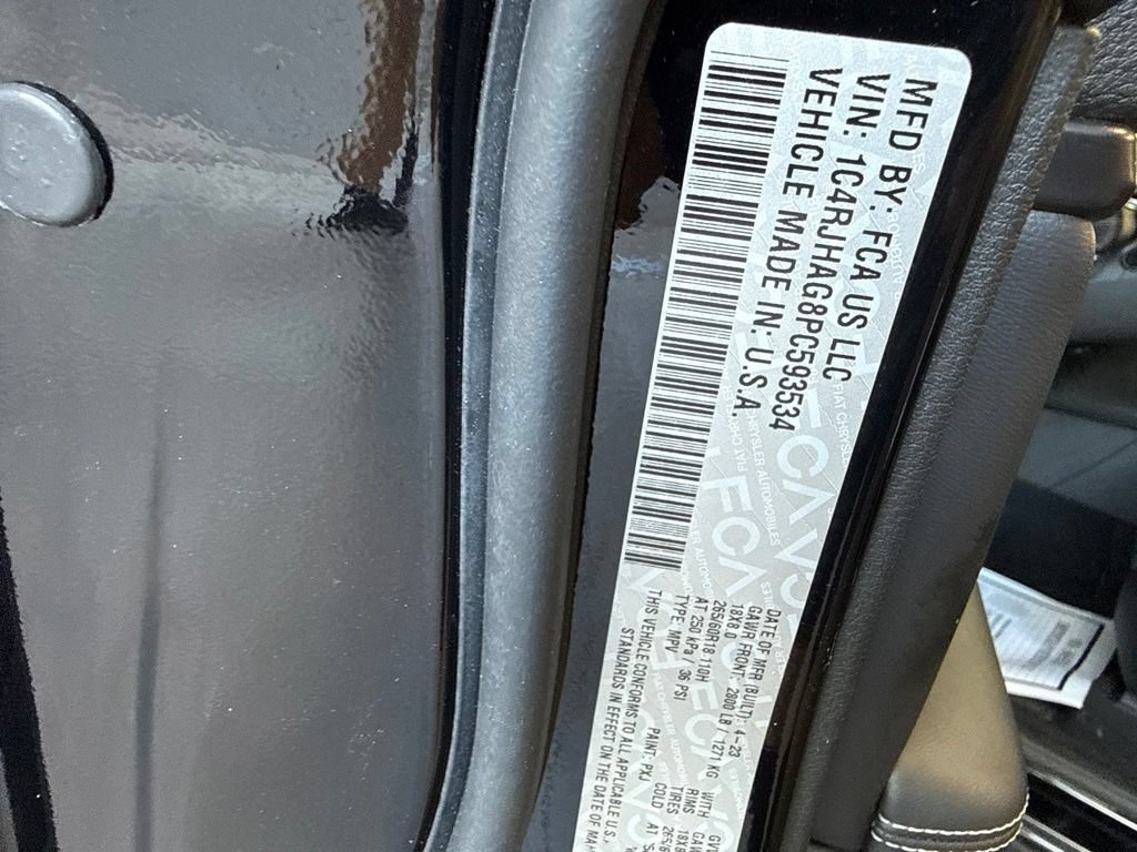 Used 2023 Jeep Grand Cherokee Laredo AWD/4WD image 10