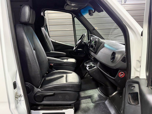 Used 2021 Mercedes-Benz Sprinter 3500 image 18