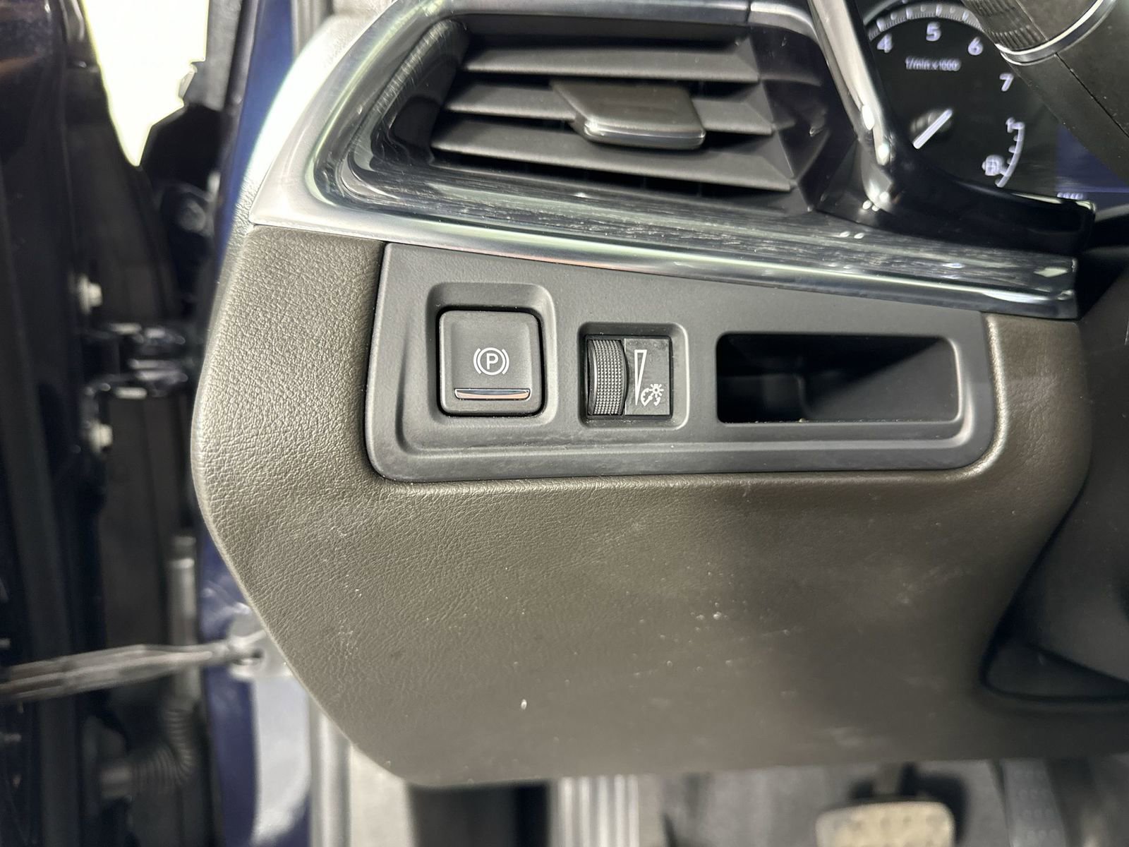 Used 2022 Cadillac XT5 Premium Luxury image 14