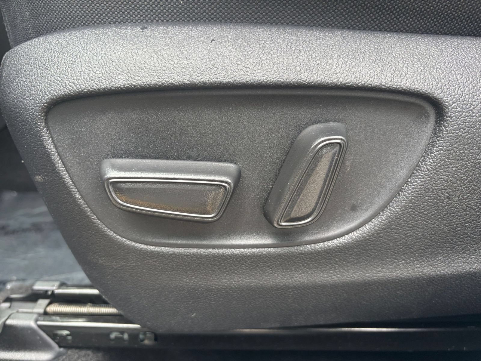 Used 2025 Toyota Highlander LE FWD image 22