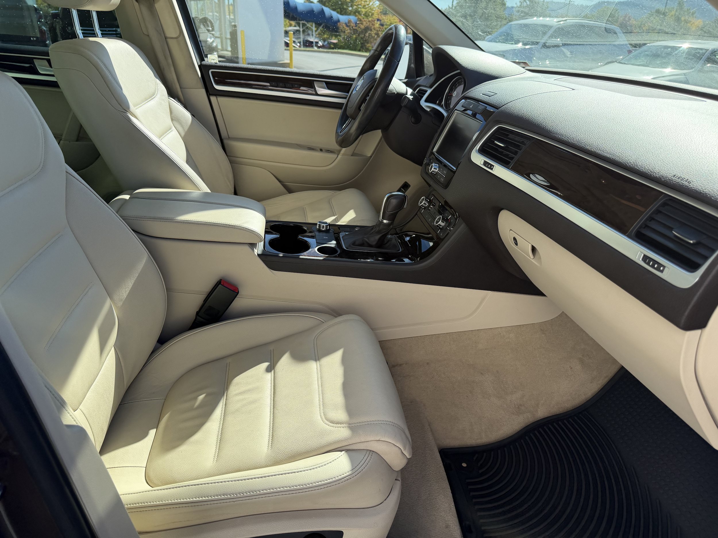 Used 2013 Volkswagen Touareg TDI AWD/4WD image 36