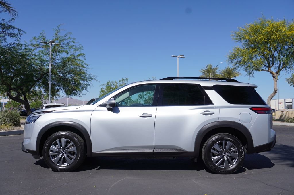Certified 2025 Nissan Pathfinder SV image 2