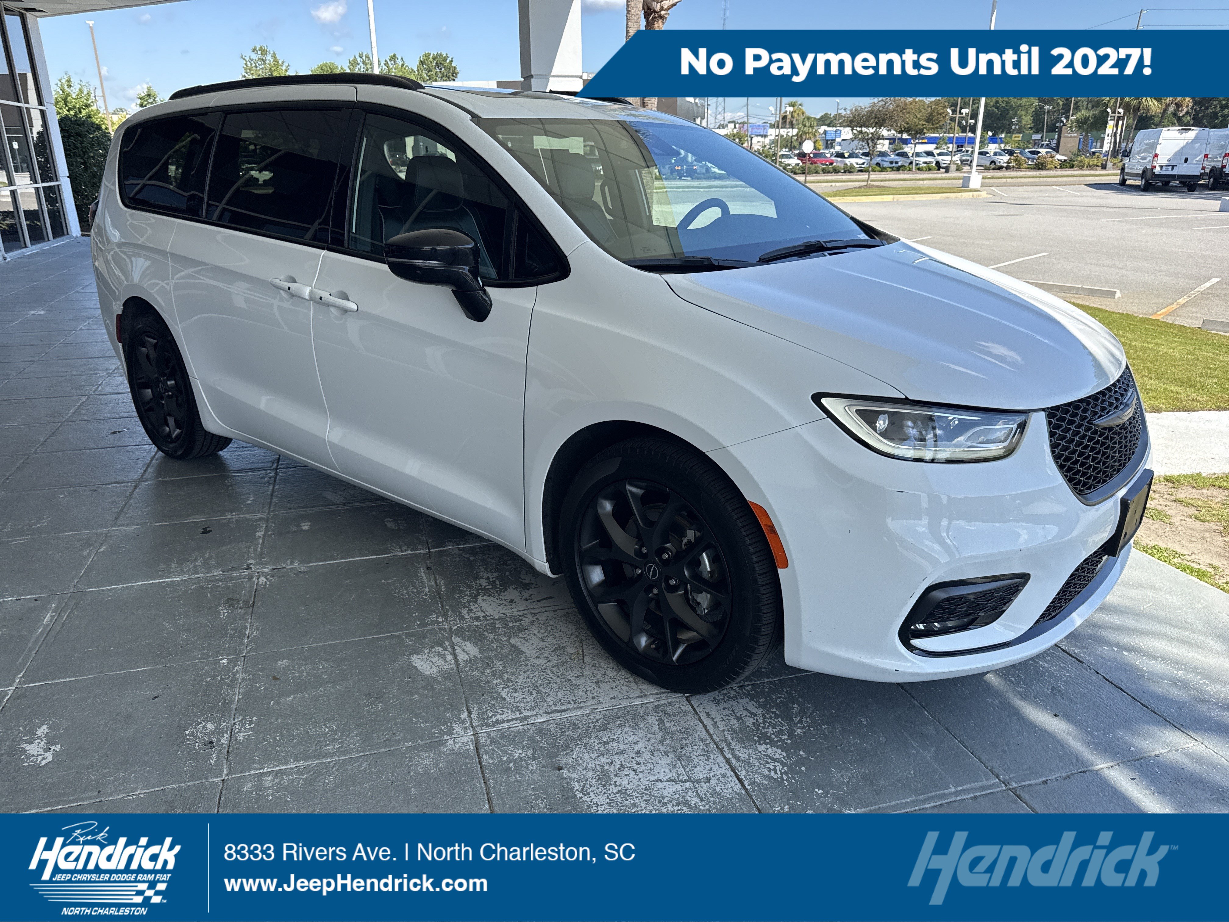Used 2025 Chrysler Pacifica Limited FWD image 1