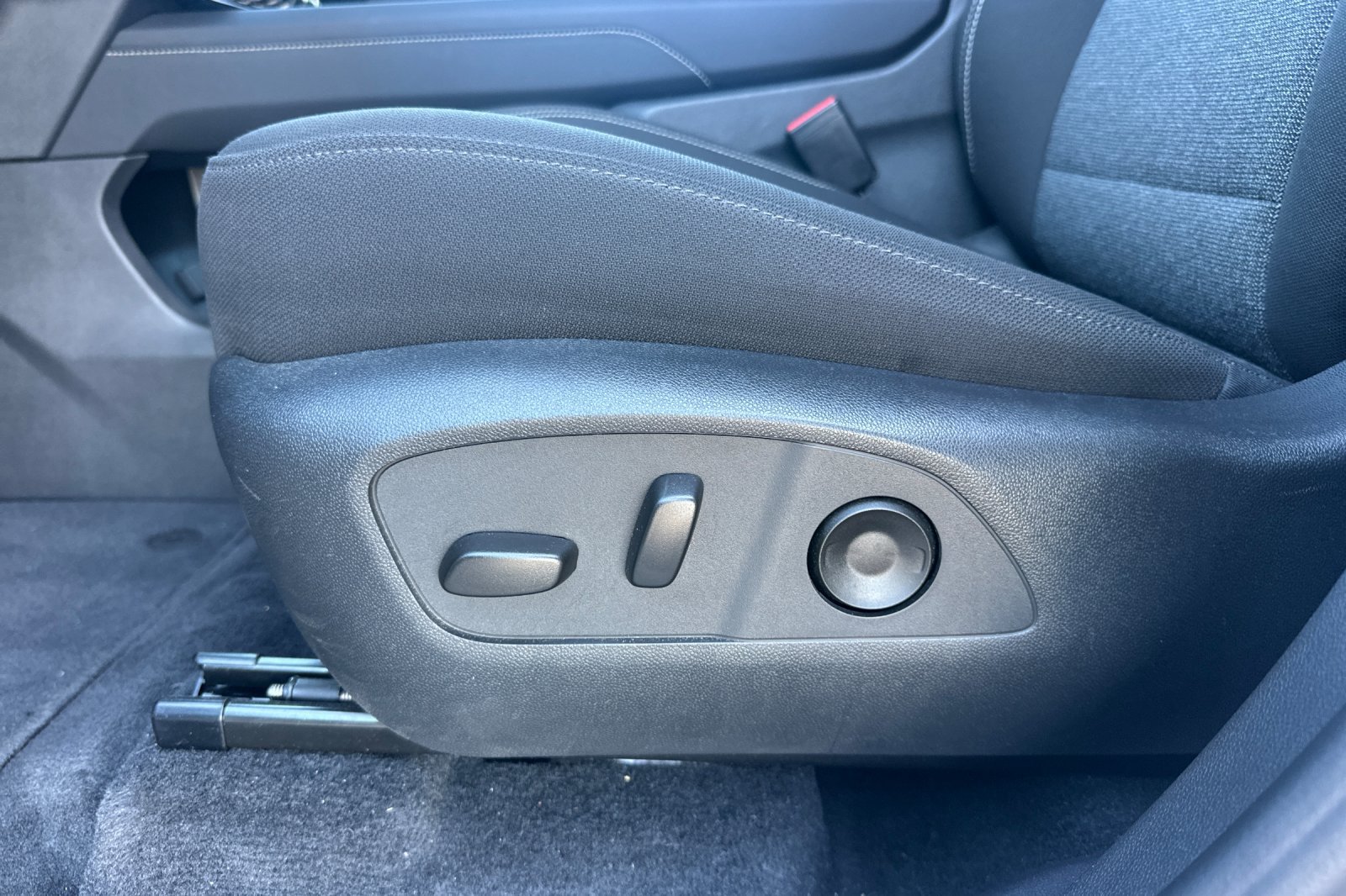 Used 2026 GMC Acadia Elevation FWD image 13