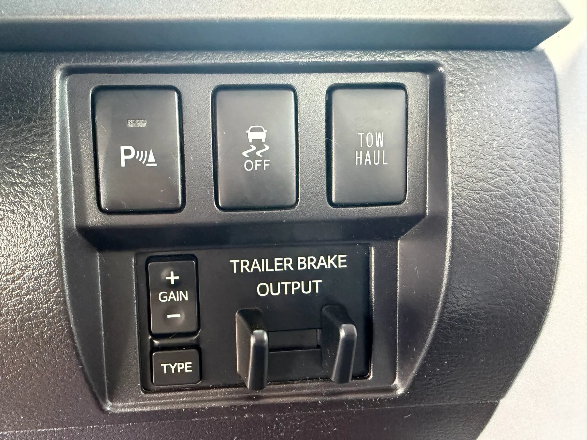 Used 2016 Toyota Tundra SR5 w/ TRD Off Road Package AWD/4WD image 31