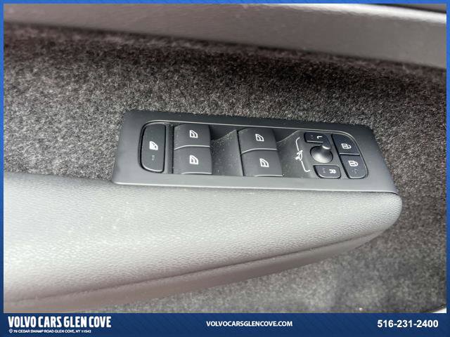 Used 2025 Volvo XC40 B5 Plus w/ Protection Package Premier image 17