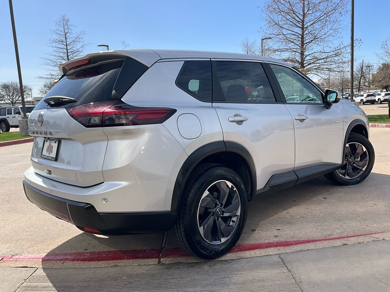Used 2025 Nissan Rogue SV FWD image 6