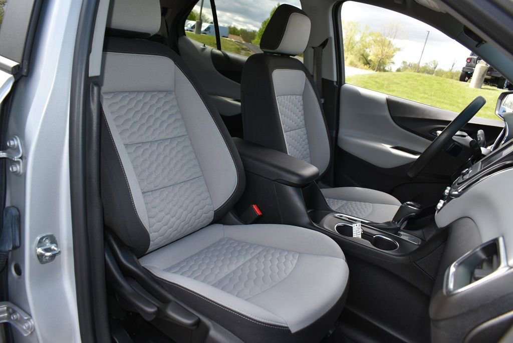 Used 2020 Chevrolet Equinox LS w/ LS Convenience Package FWD image 25