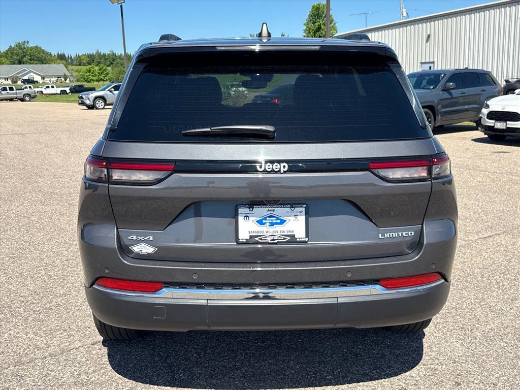 Used 2024 Jeep Grand Cherokee Limited AWD/4WD image 3