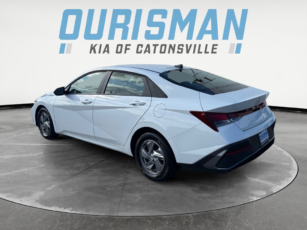 Used 2026 Hyundai Elantra SE w/ Cargo Package FWD image 4