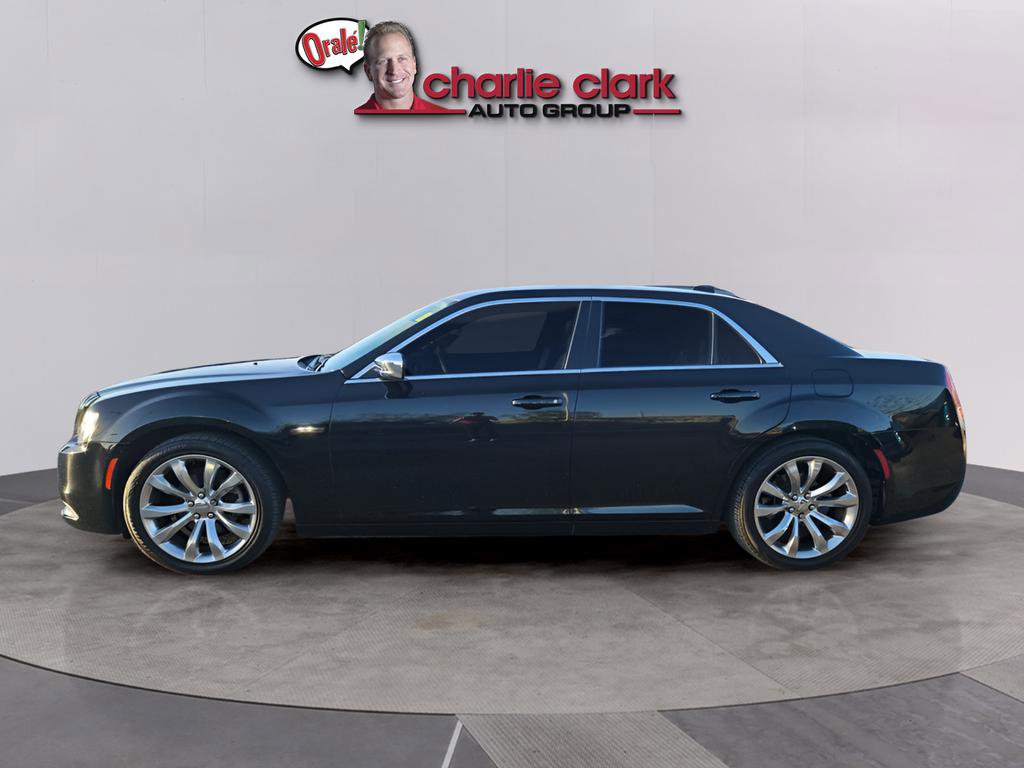 Used 2021 Chrysler 300 Touring w/ Chrome Appearance Package image 3