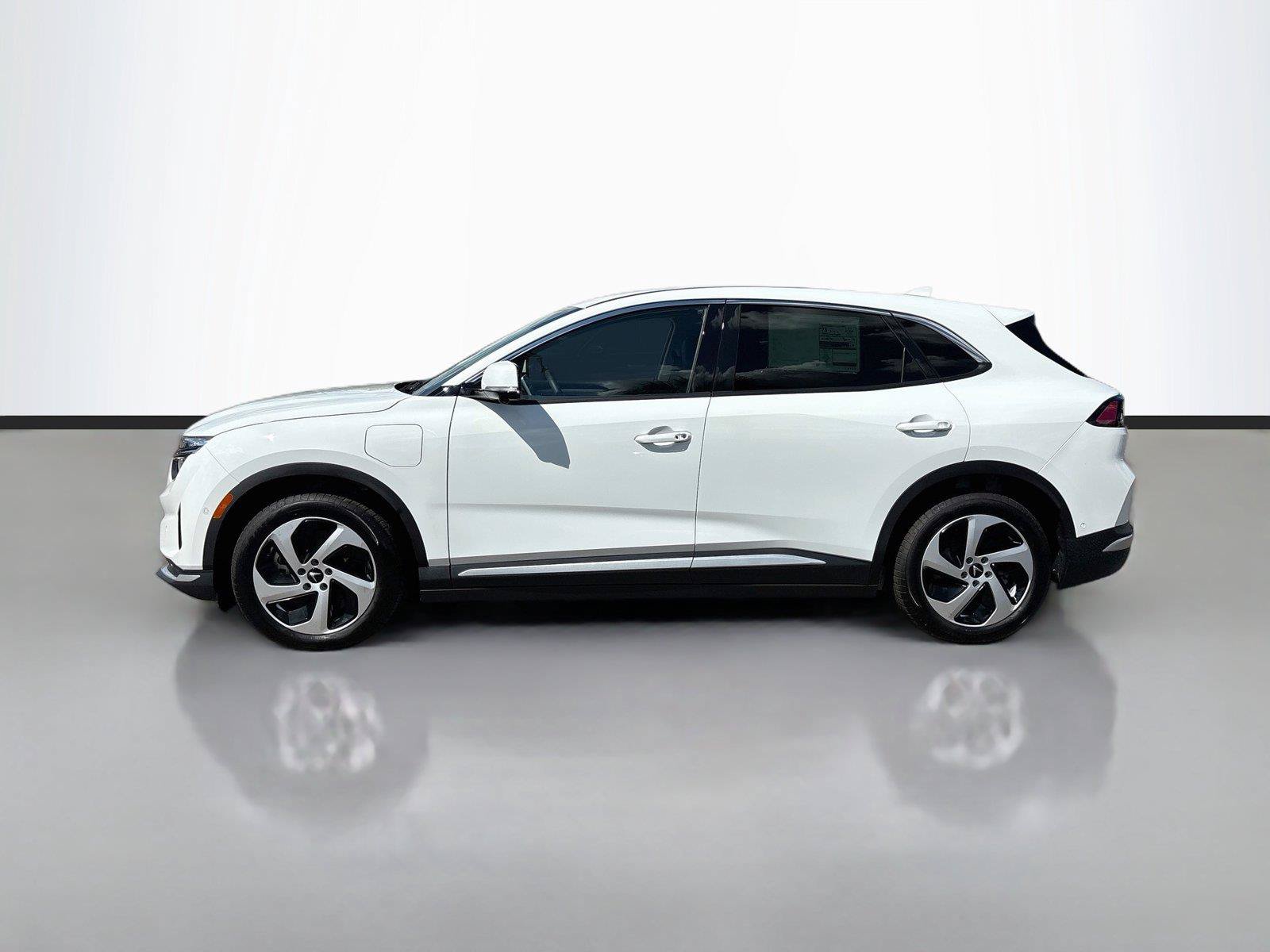 New 2027 VinFast VF 8 Eco AWD/4WD image 4