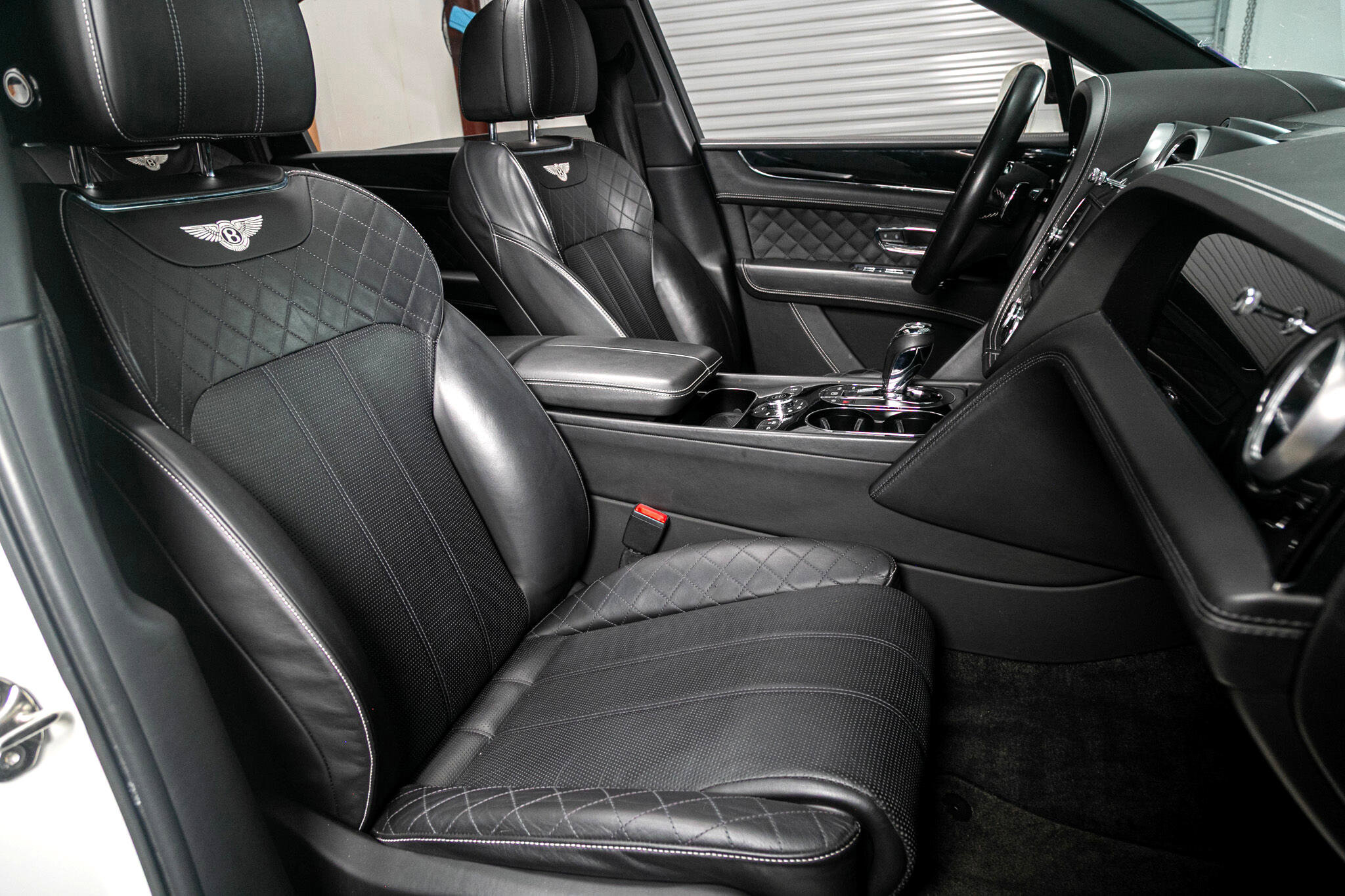 Used 2017 Bentley Bentayga image 23