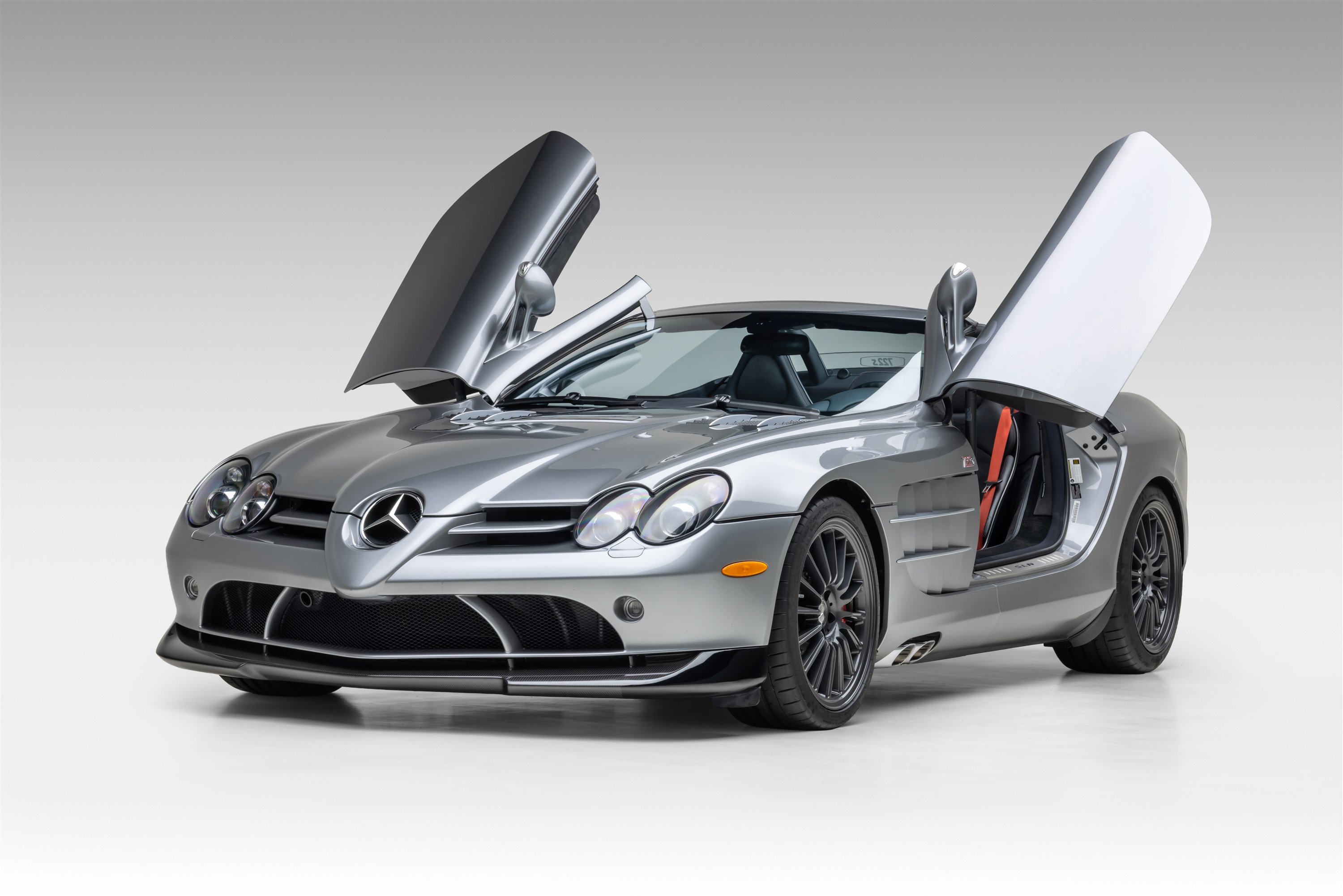 Used 2009 Mercedes-Benz SLR image 2
