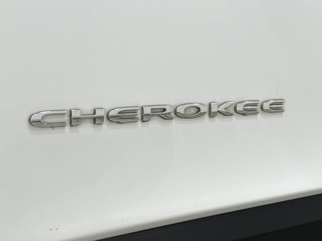 Used 2018 Jeep Cherokee Latitude Plus w/ Comfort/Convenience Group image 38