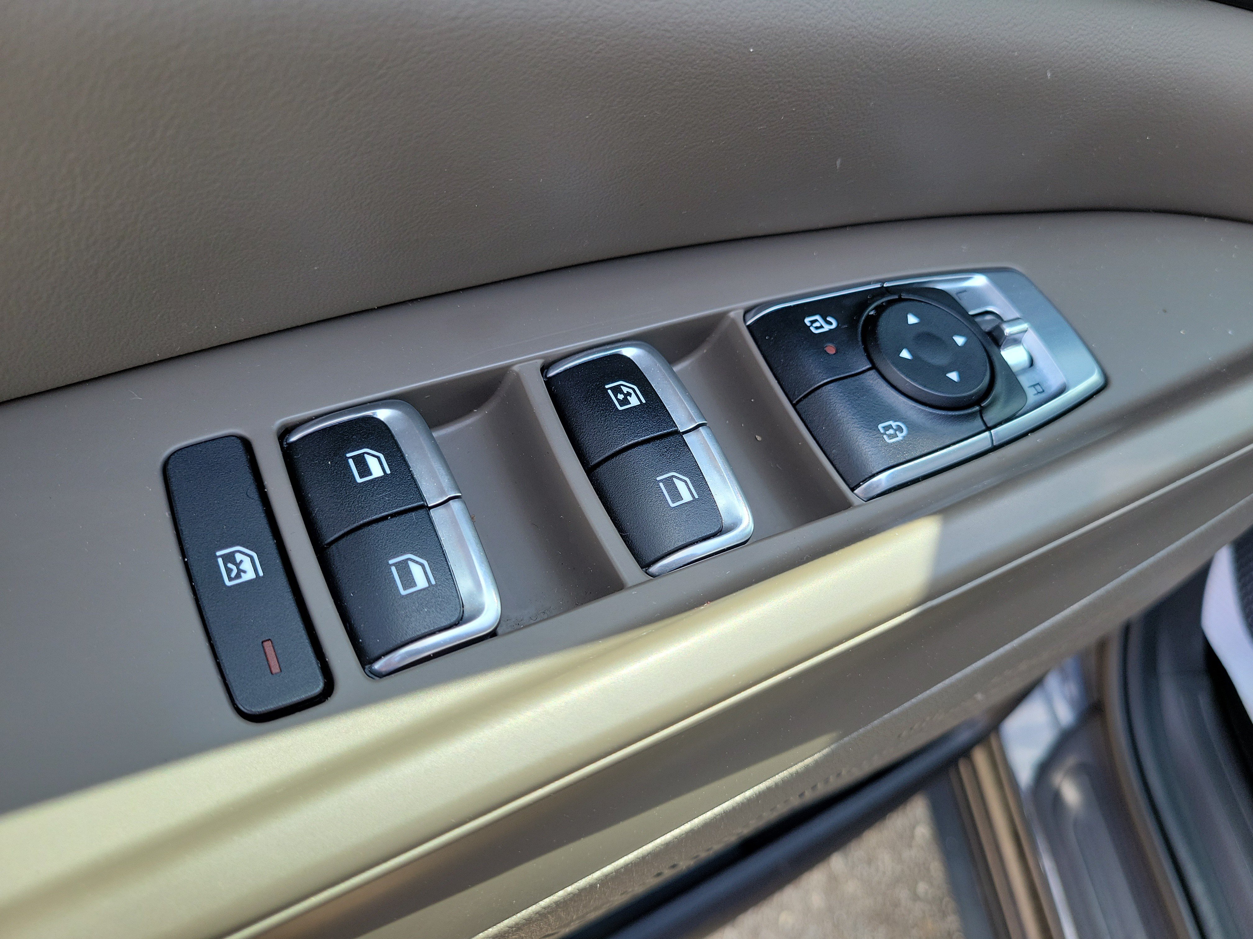Used 2025 Kia Carnival FWD image 18