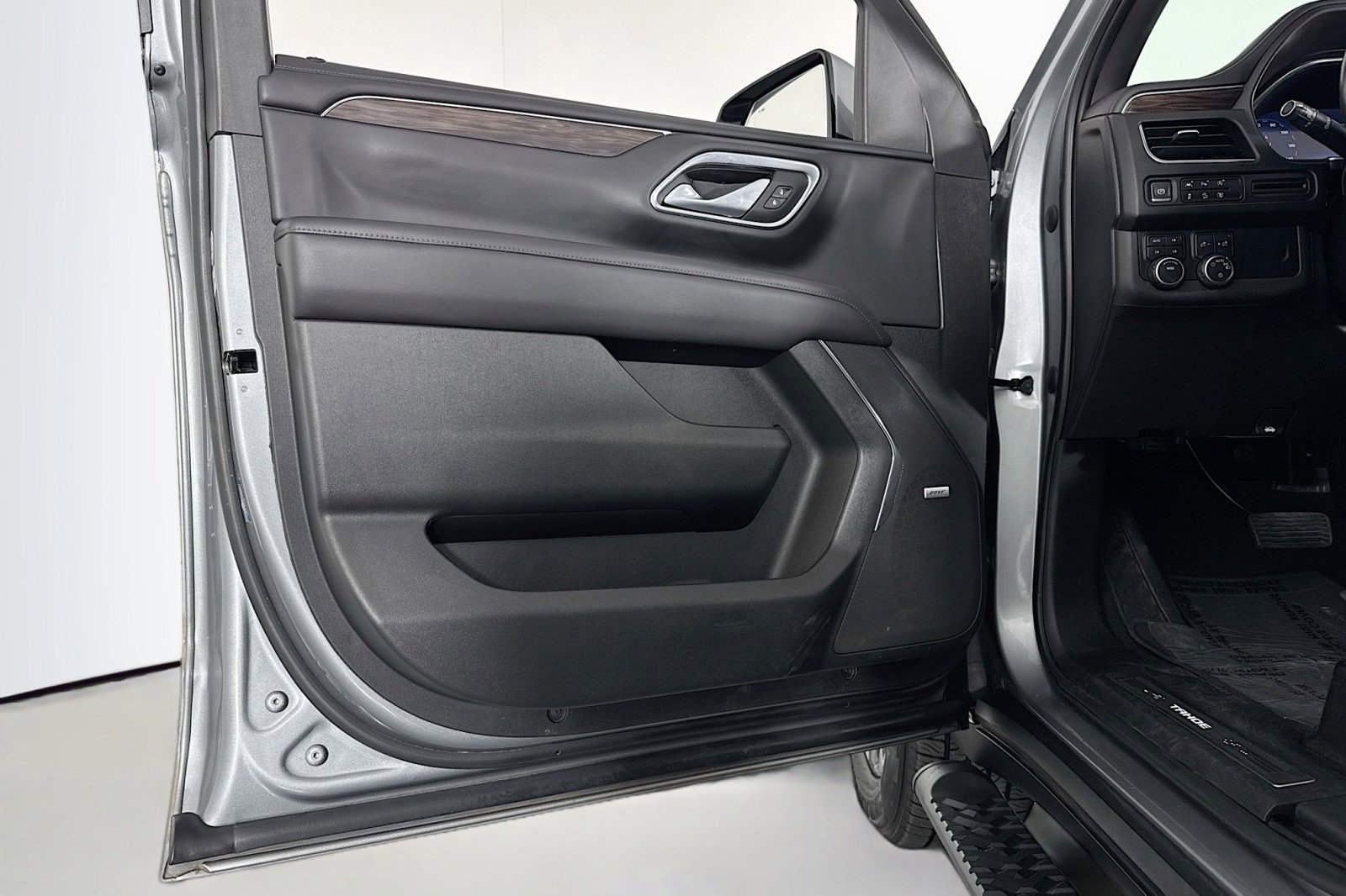 Used 2023 Chevrolet Tahoe Z71 w/ Luxury Package image 21