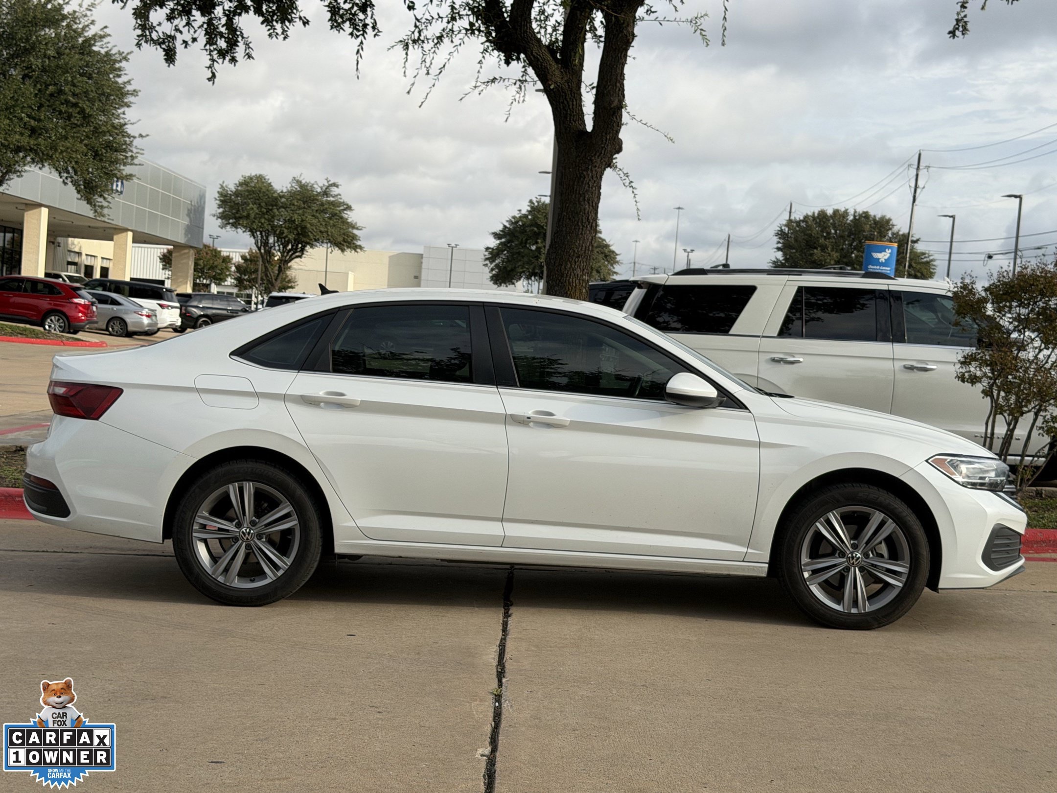 Used 2023 Volkswagen Jetta SE FWD image 3