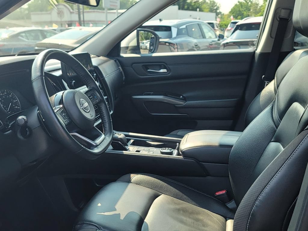 Used 2023 Nissan Pathfinder SL w/ Lighting Package (N92) AWD/4WD image 15