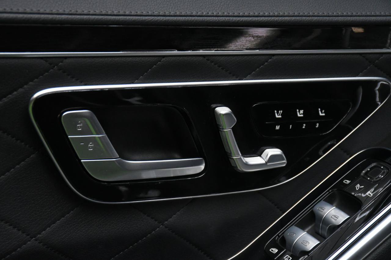 Used 2022 Mercedes-Benz S 580 4MATIC Sedan w/ AMG Line Package image 15