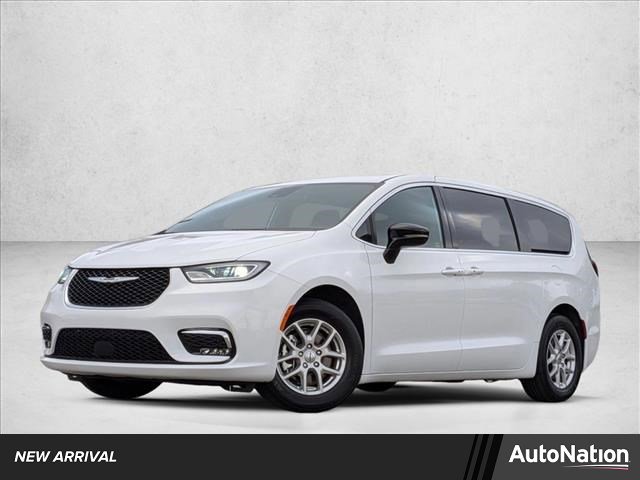 Used 2025 Chrysler Pacifica Select