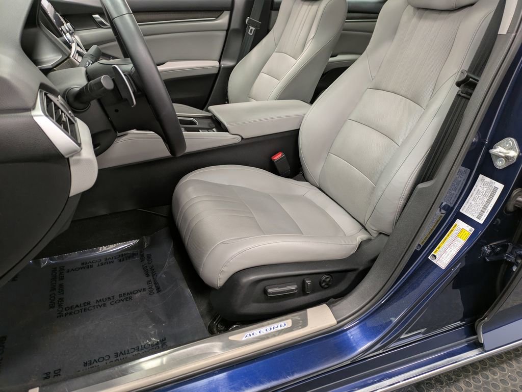 Used 2018 Honda Accord Touring image 10