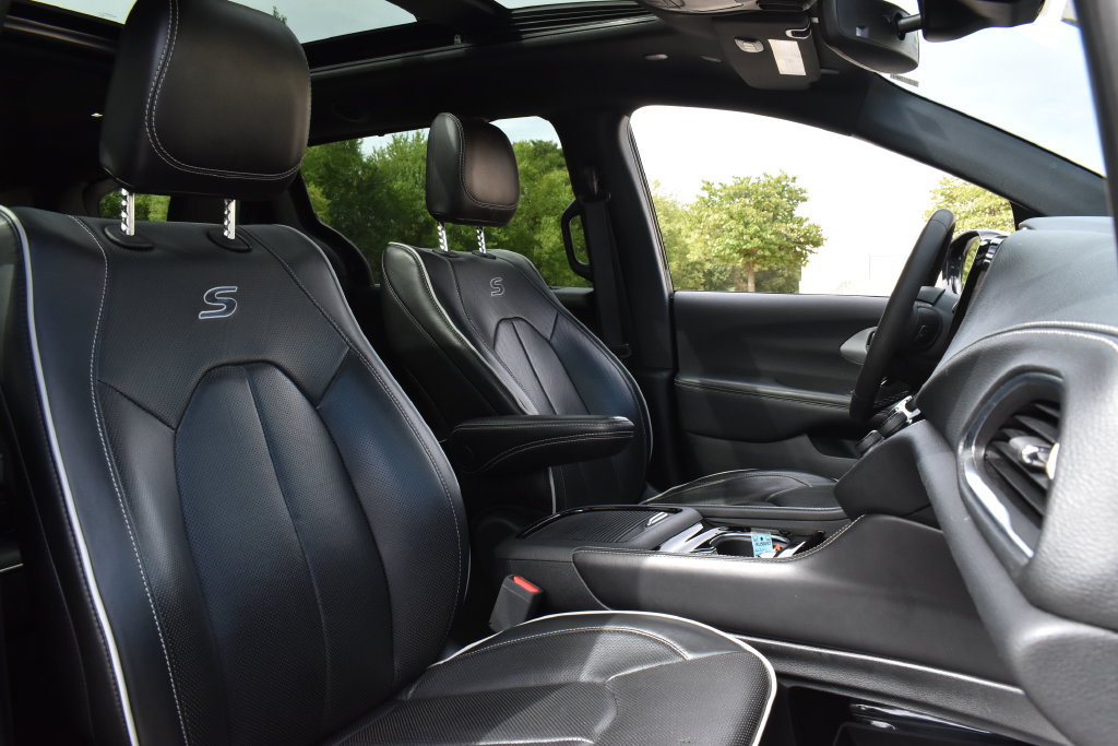 Used 2025 Chrysler Pacifica Limited FWD image 16
